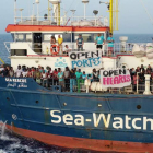 Los migrantes rescatados a bordo del ‘Sea Watch’. TILL M. EGEN