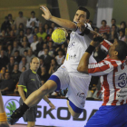 Carlos Ruesga fue ayer otro de los destacados en la victoria del Ademar ante el Atlético.