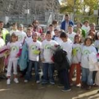 Niños participantes en la campaña de sensibilización ambiental del Ayuntamiento de La Pola de Gordón