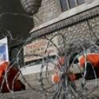 Durante la mañana se sucedieron numerosas alegorías sobre la tortura de presos en Guantánamo