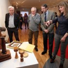 La directora general de Comercio y Consumo, Rosa Méndez, visita el Centro Regional de Artesanía.