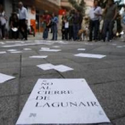 Los trabajadores, en la puerta, expresaron su malestar por la situación