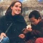 La invidente Sabriye Tenberken con un niño ciego en el Tíbet