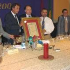 Enrique Gil, García Prieto, Falagán, Palazuelo, Miguel Rodríguez y Domingo en la entrega de la placa