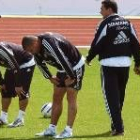 Luxemburgo, durante un entrenamiento del equipo, junto a Roberto Carlos y Ronaldo
