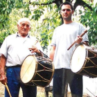 El maestro Adelino Rodríguez, con Luis Mondelo. L. M.