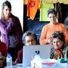 Algunas de las vecinas de Cerezales que participan en el experimento de protagonizar y rodar una pel