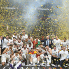 Los jugadores del Real Madrid celebran el título europeo y ya tienen la mente puesta en la final de la Liga ACB. ANDREJ CUKIC