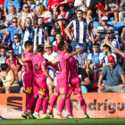 La afición de la SD Ponferradina respaldó a su equipo en el Rico Pérez de Alicante con cánticos y gritos de ánimo que espera repetir el sábado en El Toralín. CARLA CORTÉS