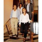 El presidente del Xerez CD junto a la alcaldesa al abandonar su encierro