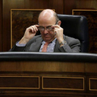 Luis de Guindos, durante la sesión de control, este miércoles en el Congreso.