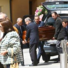 Familiares y amigos despidieron ayer al profesor Francisco González en la Basílica de La Encina