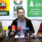 Julio López, Donaciano Dujo y Aurelio Pérez, durante la presentación de la manifestación del jueves