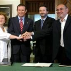 Errazti, Ibarretxe, Imaz y Madrazo, tras firmar ayer en Ajuria Enea el nuevo acuerdo de Gobierno