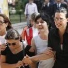 Los familiares y amigos de los fallecidos no pudieron reprimir el dolor