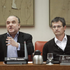 Los representantes de CC.OO. y UGT, ayer tras la reunión en el Congreso.