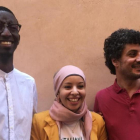 Ian Elly Ssali Kiggundu,  Marwa Mahmoud y Mohamed Abdalla Tailmoun (de izquierda a derecha), jóvenes que se han organizado para reclamar el derecho a tener la nacionalidad italiana.