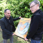 El Solana y el presidente del CIT, Ángel González, con el cartel. AFB