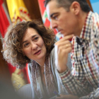 La alcaldesa Gloria Fernández Merayo y el concejal Roberto Mendo, ayer. ANA F. BARREDO