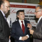 Rogelio Blanco, Francisco Fernández y Fernando Aller, en la inauguración del Congreso de Literatura