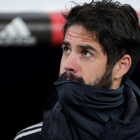 Isco en el banquillo del Madrid.