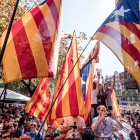 Banderas frente a la Consejería de Economía de Cataluña