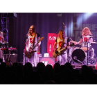 Los estadounidenses Urge Overkill pusieron ayer el broche de oro al Purple con su concierto en Espacio Vias