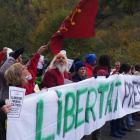 Un centenar de personas cortan la N-230 en la frontera entre la Vall dAran y Francia en protesta por el encarcelamiento de los exconsellers.