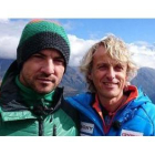 David Bisbal y Jesús Calleja con las montañas del Nepal al fondo