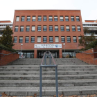 Imagen de archivo del Hospital del Bierzo, que recibirá 8.300 unidades de cinco fármacos. BARREDO