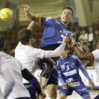 Mikel, durante el encuentro entre el Ademar y el Oporto de la Copa EHF
