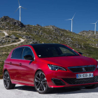 «Sólo» un específico frontal, las generosas llantas y las pinzas de freno pintadas en rojo… desvelan lo que esconde el 308 GTI.