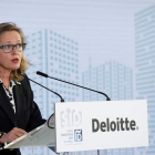 La ministra de Economía, Nadia Calviño, ayer en un desayuno de Deloitte. CHEMA MOYA