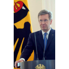 El presidente germano, Christian Wulff, anuncia su dimisión.