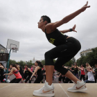 Inauguración de la temporada de zumba en los parques, ayer en La Chantría. JESÚS F. SALVADORES