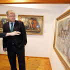 La responsable de patrimonio de Paradores, María Gimeno, presentó la muestra junto al alcalde de León, Antonio Silván. MARCIANO PÉREZ