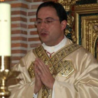 El nuevo sacerdote, Jorge Castro Trapote, ayer durante la celebración de la misa.