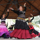Las bailarinas conectan su baile con el resto de seguidoras de danza tribal del mundo.