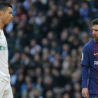 Messi (derecha), mejor que Cristiano según Marca.
