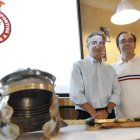 Juan Luis Díez y Jesús López de Uribe, derecha, durante la presentación del spot.