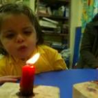 Una niña aprende a hablar en la Asociación de Padres de Hipoacúsicos de León