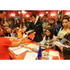 Decenas de futuros universitarios leoneses visitaron ayer la feria Unitour en el Parador de San Marcos.