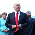 Donald Trump, tras la foto de familia de los participantes en la cumbre del G-7 en Taormina, Sicilia.