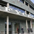 Imagen exterior de la sede del Ifycel en los bajos del estadio de fútbol municipal.