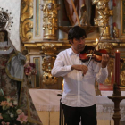 La música clásica como principal acompañante de la ruta turísta, ayer en la iglesia de Lombillo. ANA F. BARREDO