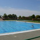 Imagen tomada ayer de la piscina de adultos de Villamañán. MEDINA