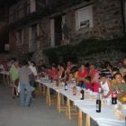 Los asistentes a la fiesta de la ternera, ayer en Villanuena.