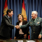Carriedo, Salgueiro y Sualdea, tras la rúbrica. R. GARCÍA