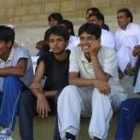Un grupo de jóvenes pakistaníes, en la localidad de Bembibre