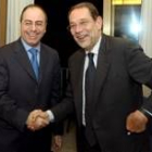 El ministro de Asuntos Exteriores, Silvan Shalon, con Javier Solana en la cumbre de Nápoles